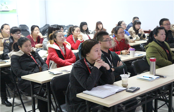 創(chuàng)新、分享、提高---記河南青峰2014年度總結(jié)會(huì)
